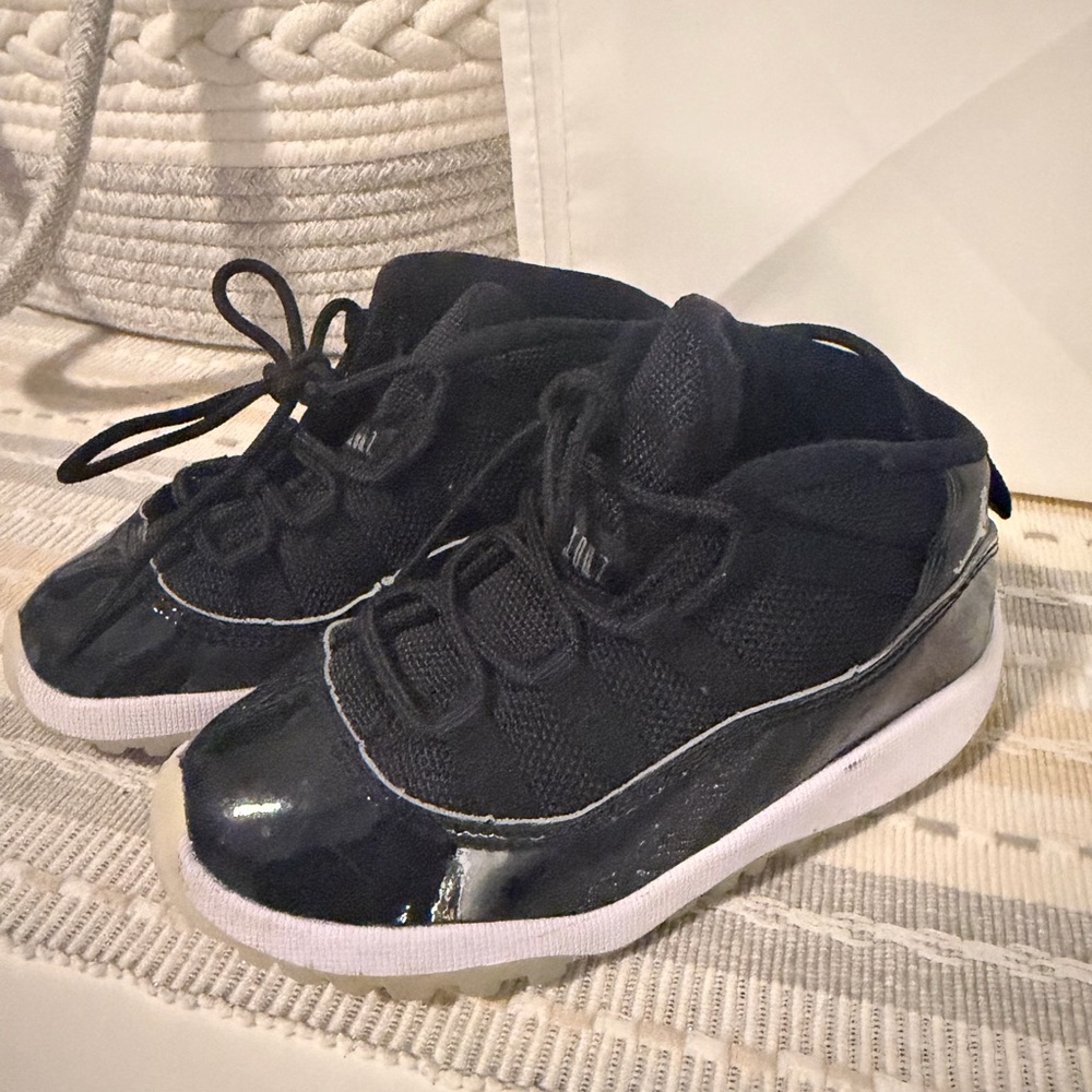 Black Air Jordan toddler 9C Sneakers - Picture 2 of 3